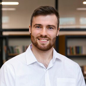 close-up-young-business-person-doing-internship_23-2149305378